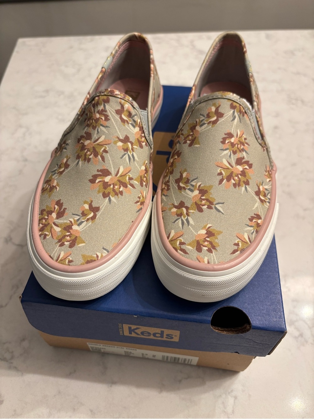 NEW NEVER WORN KedsWomen's Floral Slip-On Sneakers in Beige and Pink